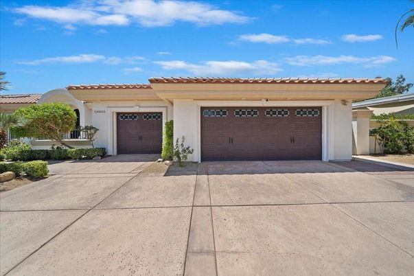 Attached, Exterior, Facade, Mediterranean