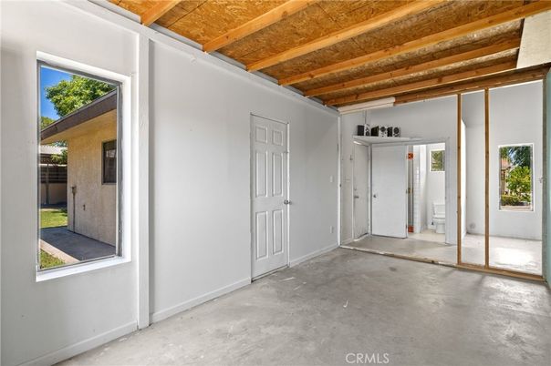 Empty room, Interior, Wooden Beams, Wooden Ceilings