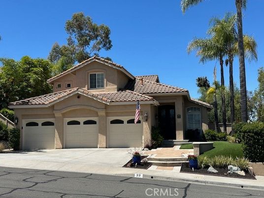 Attached, Exterior, Facade, Mediterranean