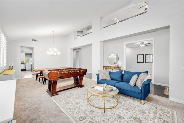 Chandelier, Game Room, Interior, Living room, Pendant Lights