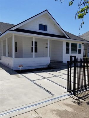 Attached, Exterior, Facade, Farmhouse
