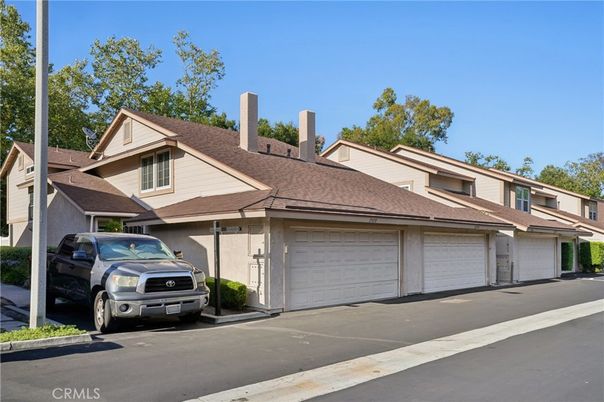 Attached, Exterior, Facade, Ranch