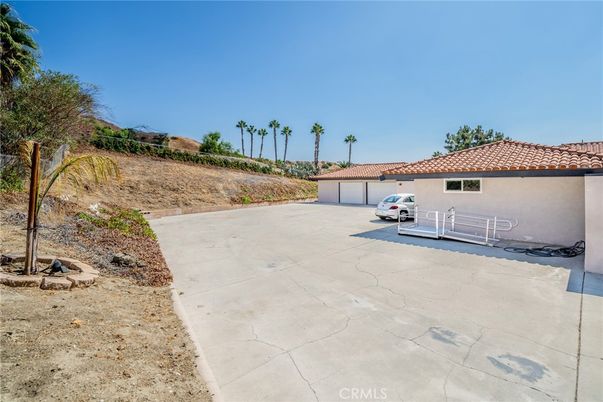Backyard, Detached Garage, Exterior