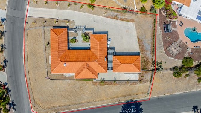 Exterior, Drone