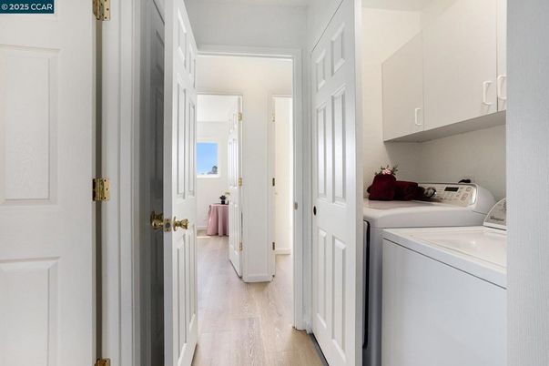 Interior, Utility Closets, Washer, Wood Texture Flooring