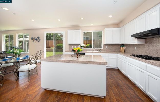 Dining room, Interior, Kitchen, Recessed Lighting, Wood Texture Flooring
