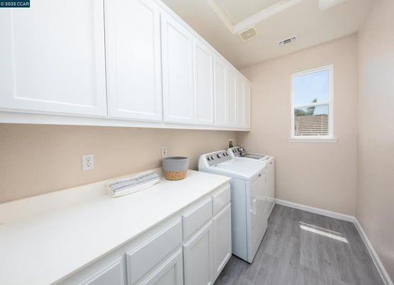 Interior, Washer, Wood Texture Flooring