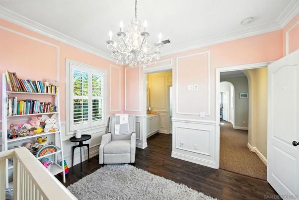 Chandelier, Interior, Wood Texture Flooring