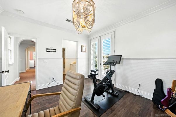 Chandelier, Fitness Equipment, Interior, Wood Texture Flooring