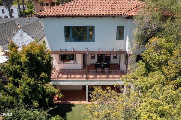Exterior, Drone