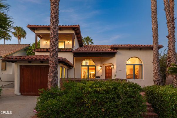 Attached, Exterior, Facade, Mediterranean