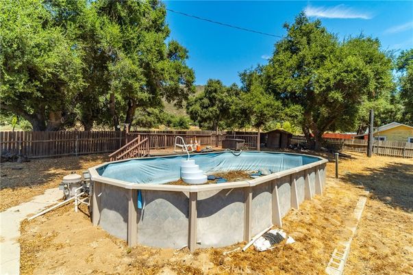 Exterior, Pool