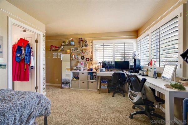 Home Office, Interior