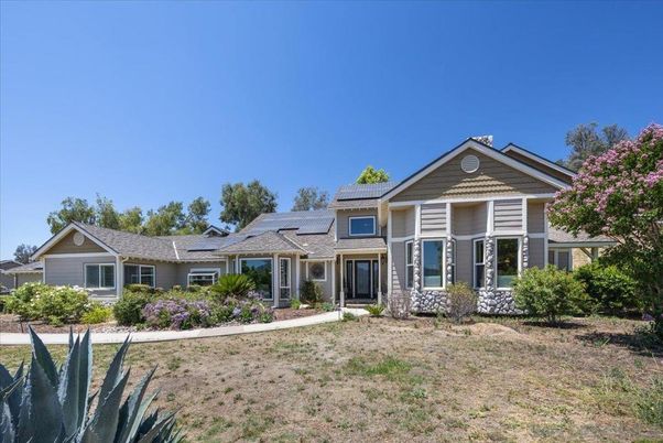 Backyard, Exterior, Facade, Solar Panels, Ranch