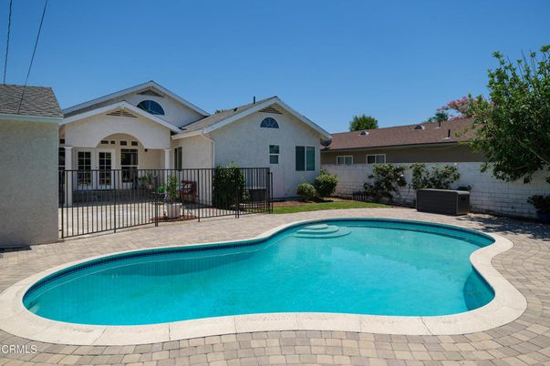 Exterior, Pool