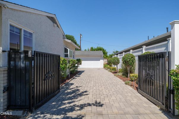 Detached Garage, Exterior