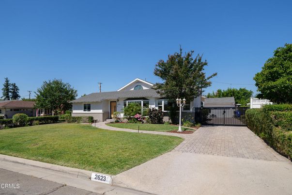 Backyard, Exterior, Facade, Ranch