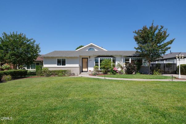 Backyard, Exterior, Facade, Ranch