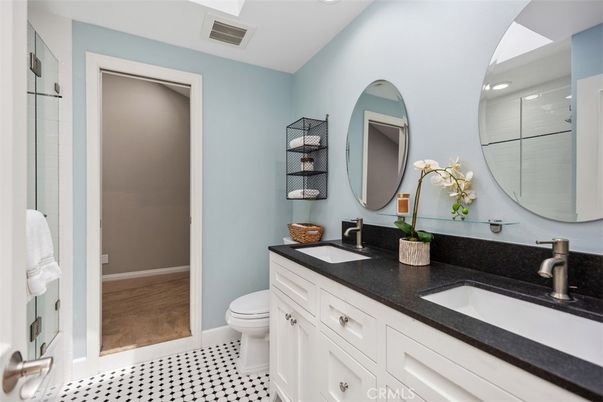 Bathroom, Dual Sink Vanities, Interior, Recessed Lighting