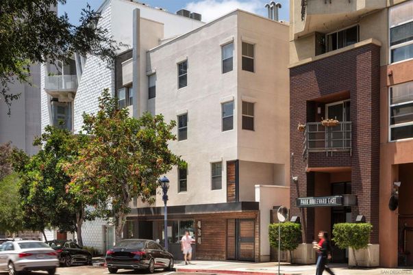 Exterior, Facade, Brick Facade, Rowhouse