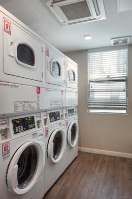 Interior, Recessed Lighting, Washer, Wood Texture Flooring
