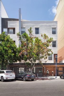 Exterior, Facade, Rowhouse