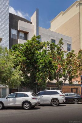 Exterior, Facade, Modern