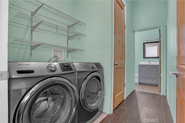 Interior, Washer, Wood Texture Flooring