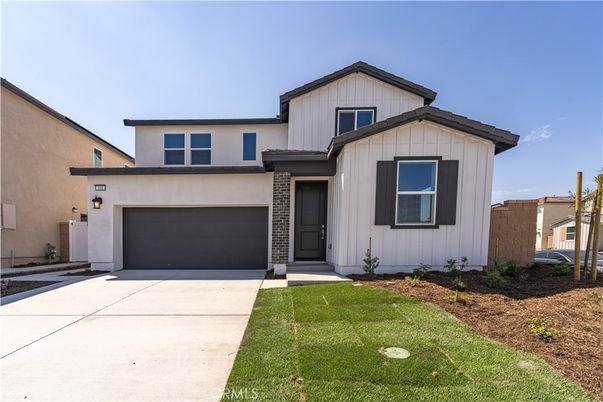 Attached, Exterior, Facade, Farmhouse