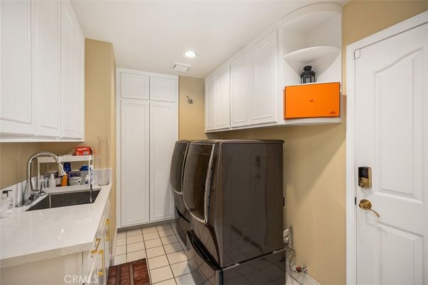 Interior, Kitchen, Recessed Lighting, Washer
