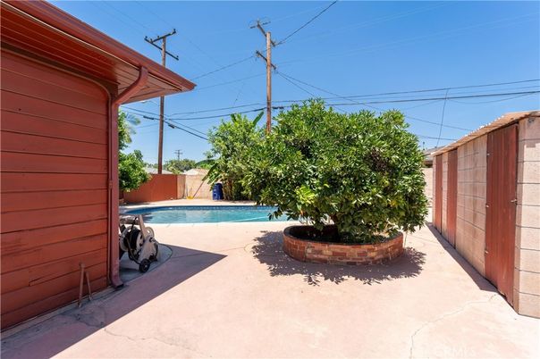 Exterior, Pool