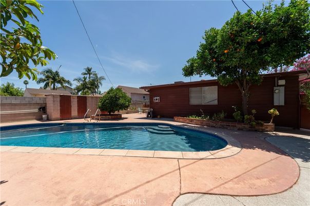 Exterior, Pool