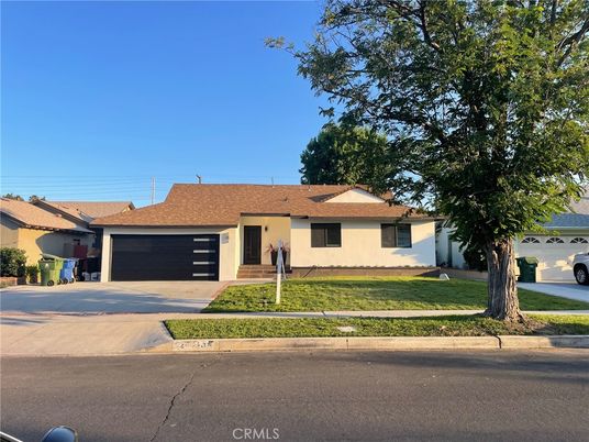 Attached, Exterior, Facade, Ranch