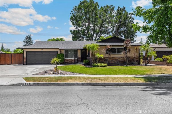 Attached, Exterior, Facade, Ranch