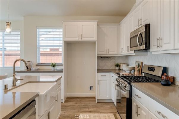 Interior, Kitchen, Pendant Lights, Wood Texture Flooring