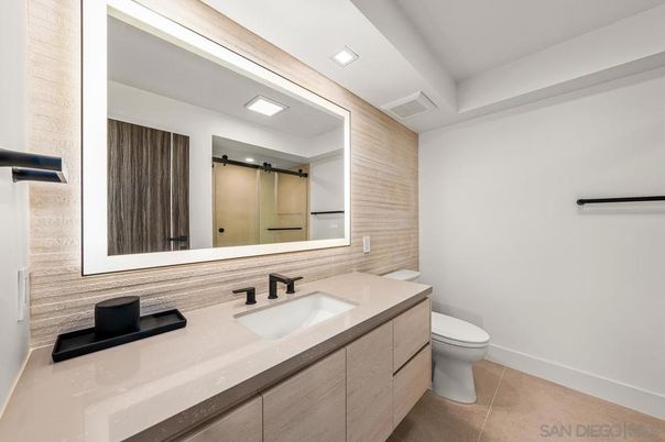 Bathroom, Dual Sink Vanities, Interior, Recessed Lighting