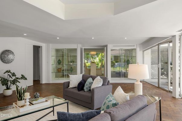 Interior, Living room, Recessed Lighting, Wood Texture Flooring