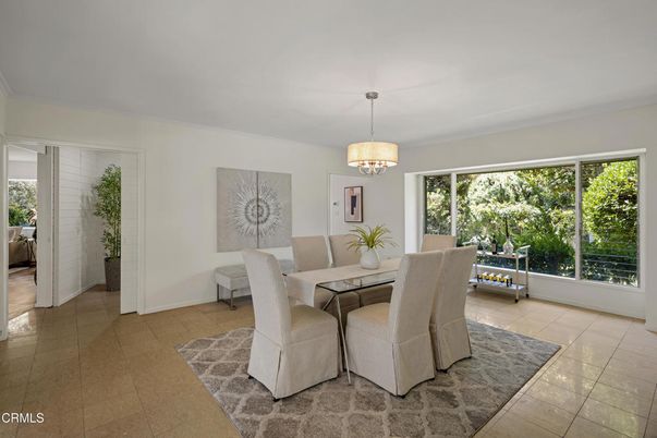 Chandelier, Dining room, Interior