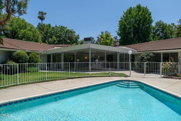 Exterior, Pool