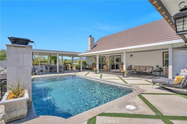 Exterior, Pool