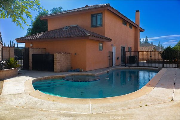 Exterior, Pool