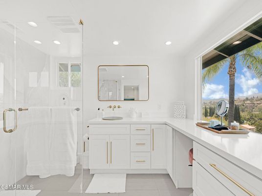 Bathroom, Dual Sink Vanities, Interior, Recessed Lighting