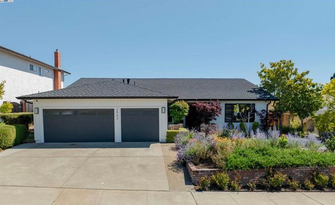Attached, Exterior, Facade, Ranch