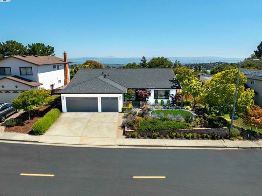 Attached, Exterior, Facade, Ranch