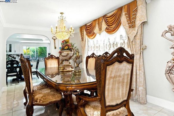 Chandelier, Dining room, Interior