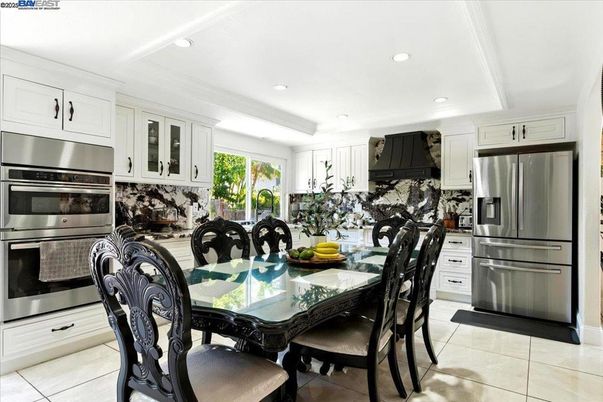 Dining room, Interior, Kitchen, Recessed Lighting, Stainless Steel Appliances