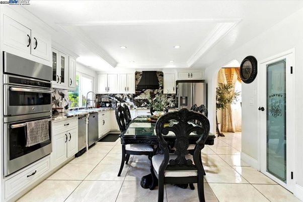 Dining room, Interior, Kitchen, Recessed Lighting, Stainless Steel Appliances