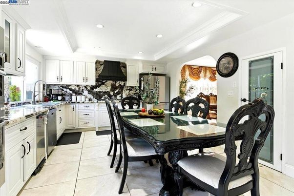 Dining room, Interior, Kitchen, Recessed Lighting, Stainless Steel Appliances