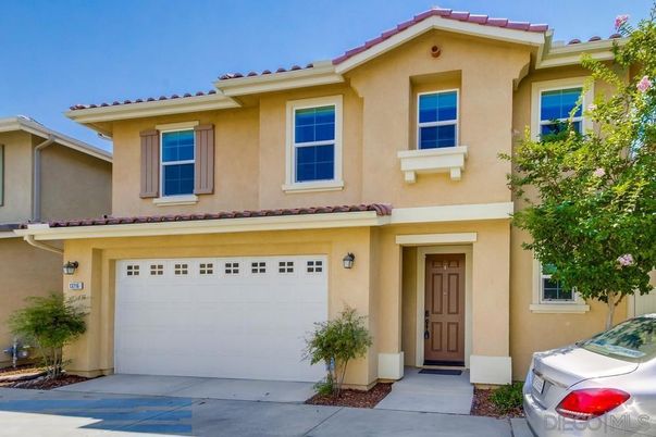 Attached, Exterior, Facade, Mediterranean