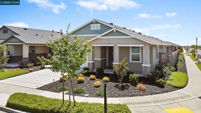 Exterior, Facade, American Craftsman
